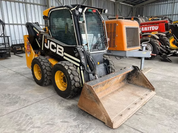 Mini cargador JCB 205 año 2022