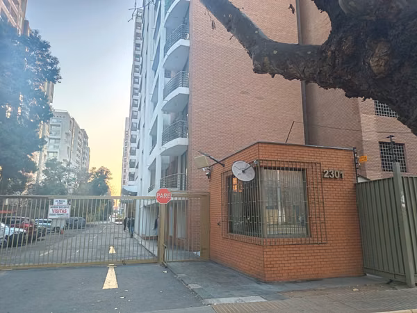 Vendo amplio departamento 2D 2B estacionamiento y Bodega en Macul.