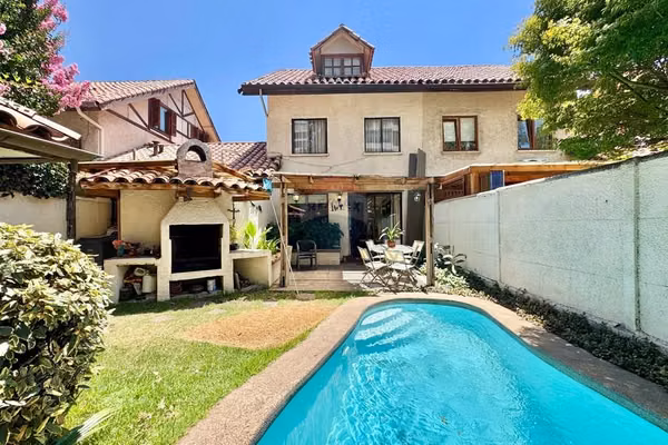 Casa 198 m² 4d + serv, piscina, quincho, l7 metro
