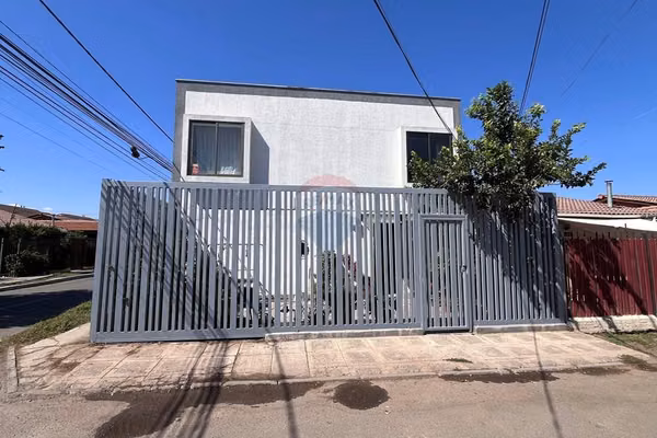 ¡ casa moderna y espaciosa!