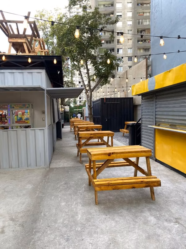 Terreno comercial con contrato de arriendo vigente patio de Food Truck