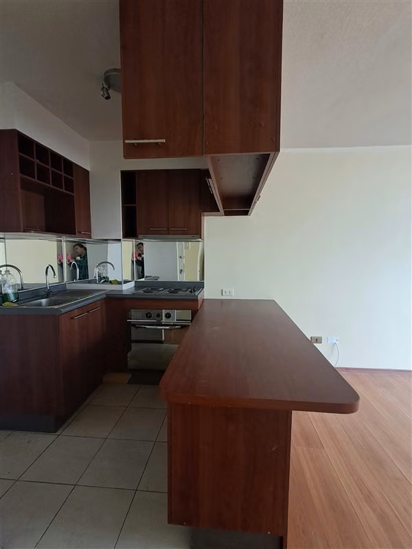 Departamento en arriendo de 2 dorm. A pasos de la plaza