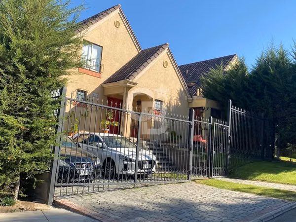 Casa en Venta con amplias comodidades y ubicación ideal