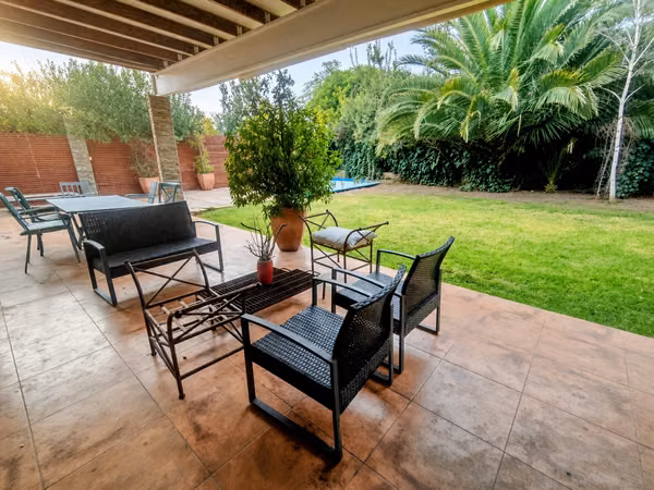 Casa 5D/4B en condominio con piscina y quincho - Chicureo