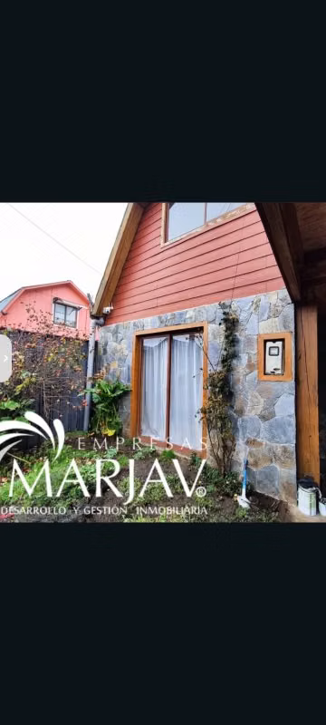 Se vende amplia casa rústica en villarrica..