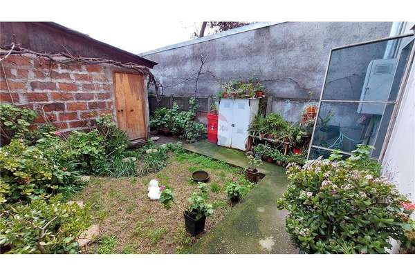 Casa de 2 pisos en san joaquín - renovada