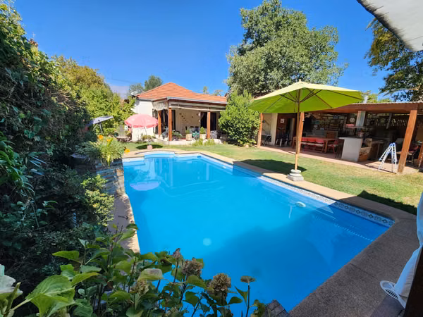 600 m² terreno |Casa aislada 225 m²  4 estacionamientos |Macul