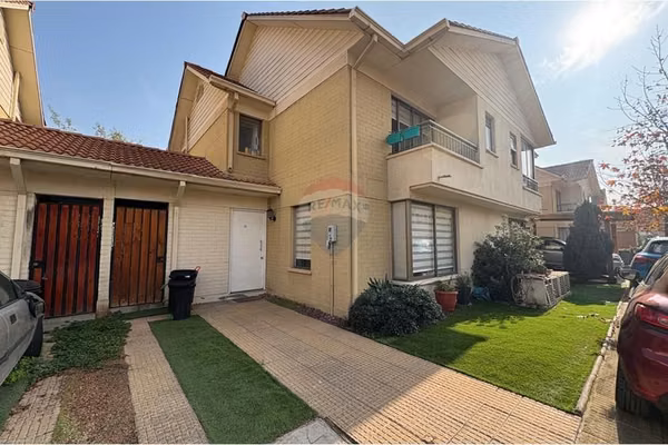 Casa 3d/2b , quincho y jardín en ciudad satélite