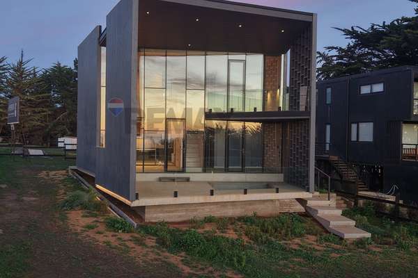 Casa estilo moderno en punta de lobos