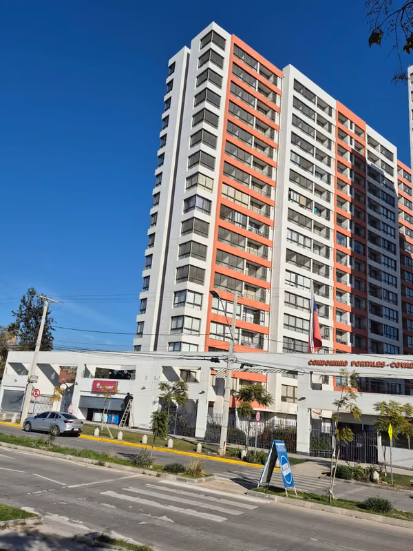 Vende Tres Dormitorios Estacionamiento Portales 672 Condominio