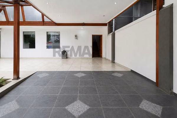 ¡propiedad comercial ideal en la reina!