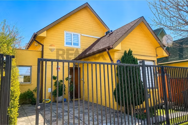 Casa con piscina, quincho y ac en los tuliperos