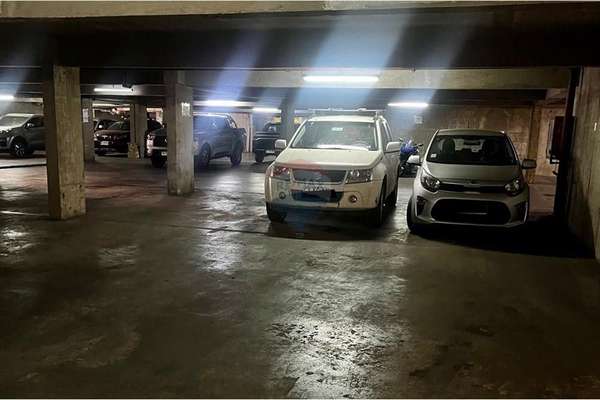 Venta: exclusivo garaje comercial en santiago