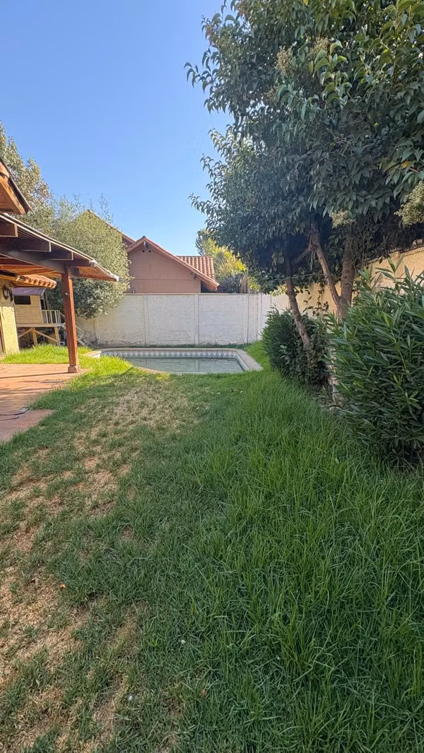 CASA CONDOMINIO HUECHURABA 4D 4B 3E 1B