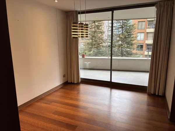 Departamento en arriendo c/ estacionamiento en Barrio El Golf