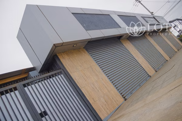 Local comercial en Concón con patio y estacionamiento para clientes