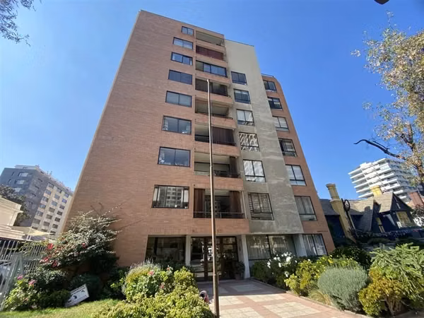Departamento en venta de 2 dorm. en Las Condes 5900uf