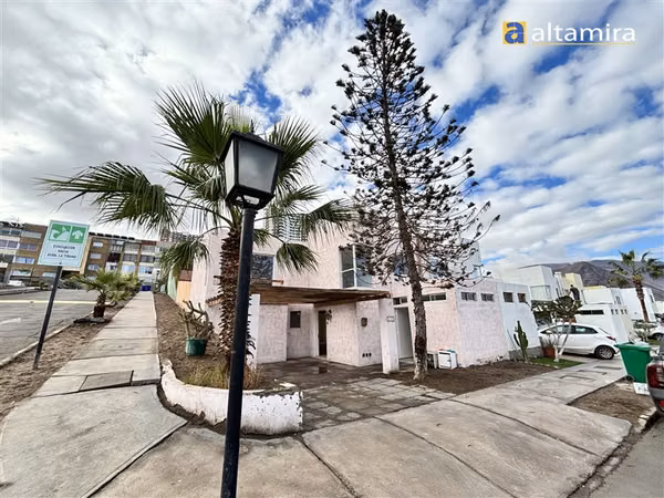 Casa en arriendo de 4 dorm. en Iquique