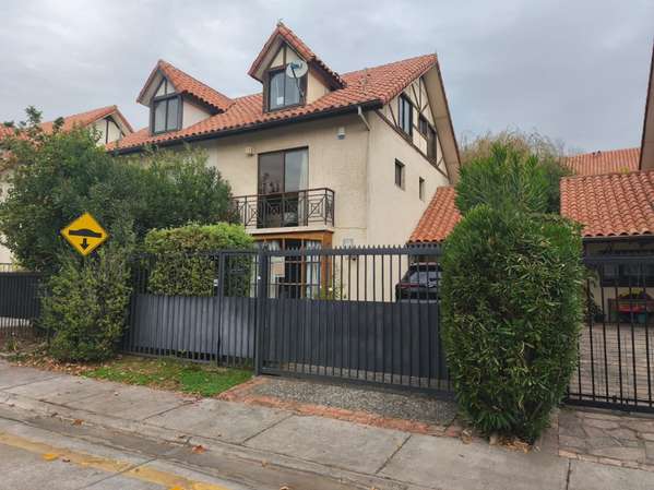 HERMOSA CASA, 3 PISOS, SAN CARLOS DE APOQUINDO