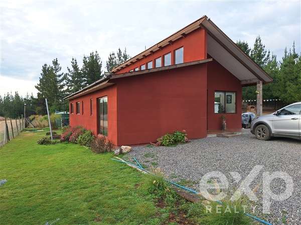 Vende Terreno con Construccion 135m2 en Pichilemu