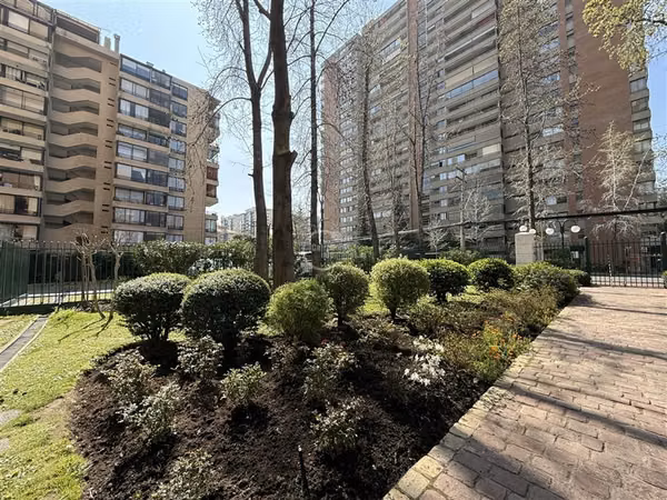 Departamento en arriendo de 3 dorm.+ Servicios en Las Condes