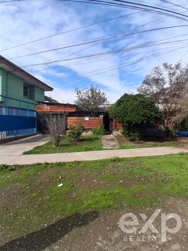 Casa en venta de 3 dorm. en La Granja a pasos Metro Sn Rosa