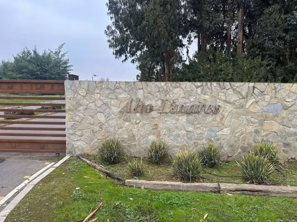 Se vende lote en Altos de Linares