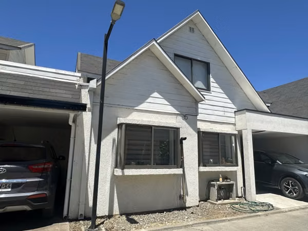 Se vende casa en condominio Los Robles , Linares