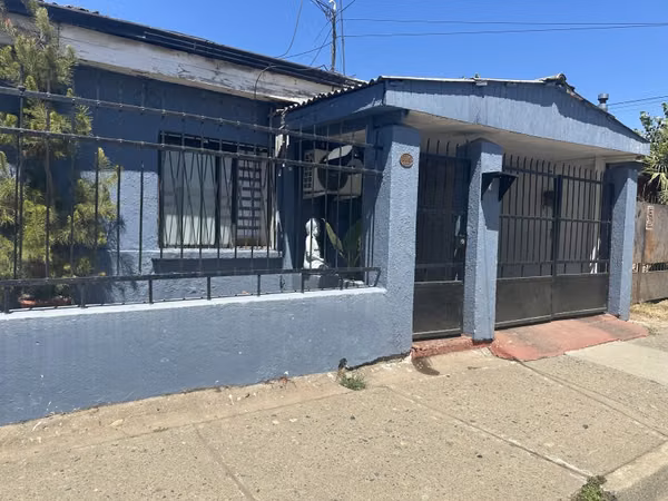 Se vende casa central en Linares