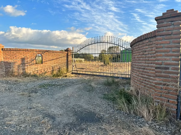 SE VENDE LOTE FENTE A UBIFRUTTI EN LINARES