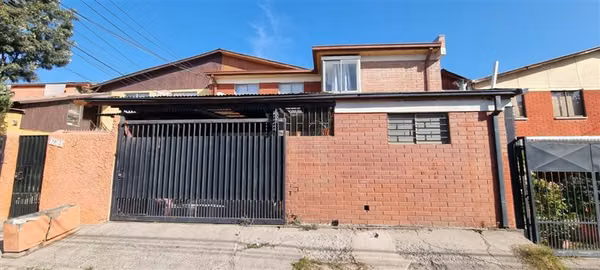 Casa en venta de 3 dorm. en Puente Alto - Metro Elisa Correa