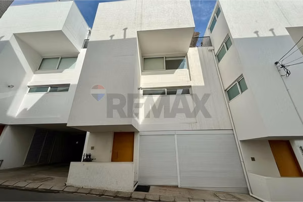 Townhouse 4d-4b-2e juan de dios vial
