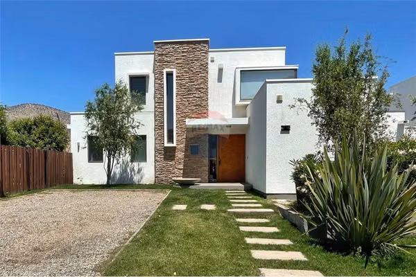 Hermosa! como nueva! impecable casa en condominio