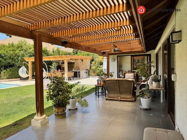 Exclusiva Casa Remodelada en  Condominio Chamisero