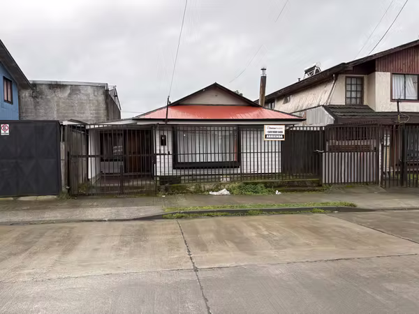 Casa sector Mirasol , calle Las Margaritas, frente a la 5a Cía Bomberos