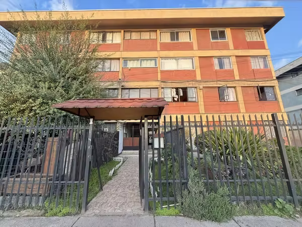 SE ARRIENDA DPTO 2D/1B/Patio/METRO GRECIA