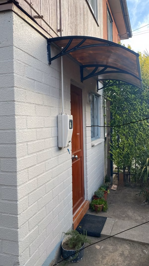 Casa 2 dorms. y estacionamiento. Poco Uso