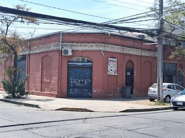 VENDO BODEGA COMERCIAL 400 M2 SANTIAGO-VICTORIA