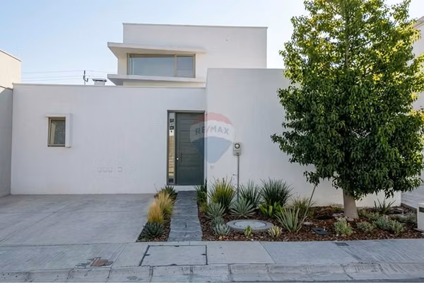 Moderna y luminosa casa en ruta 5 sur - buin