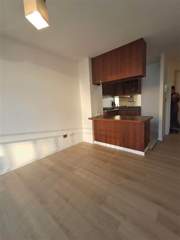 Departamento en arriendo de 2D A pasos de la plaza de a