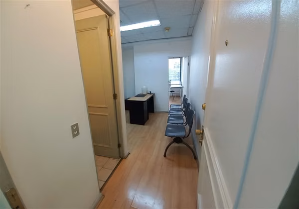 Oficina en arriendo 1 privado, 1 baño, recepción, Las Condes