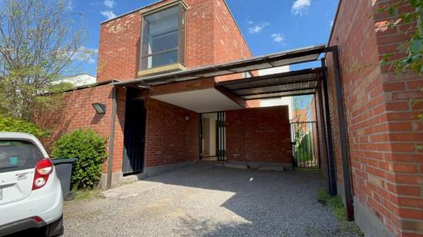 HERMOSA CASA EN ARRIENDO – HUECHURABA