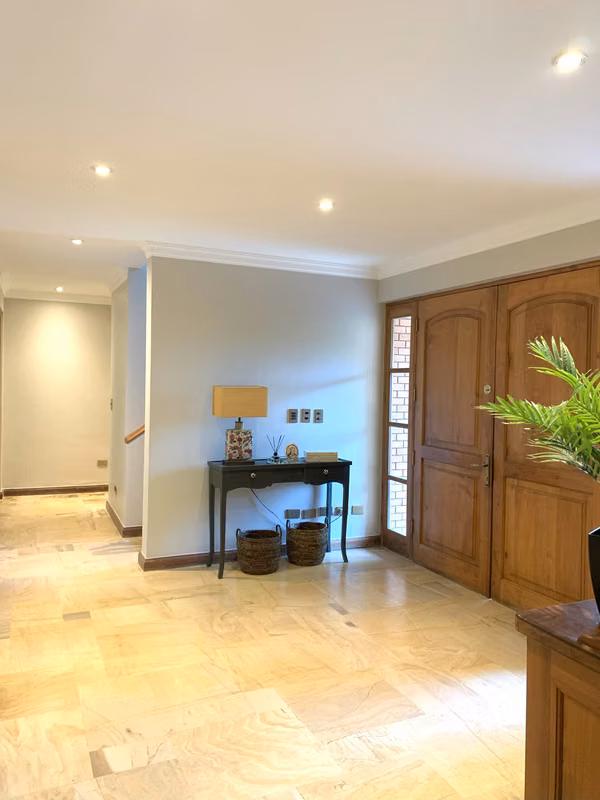 VENTA CASA ESTILO INGLÉS FRENTE AL SANTIAGO COLLEGE, LOS TRAPENSES: UF 34.500