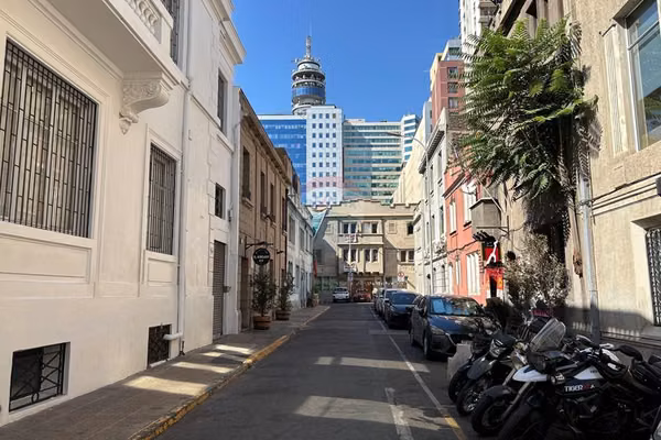 Edificio comercial en la moneda, santiago