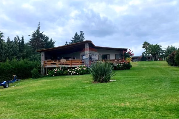 Se vende espectacular casa en lago rapel 5d-3b