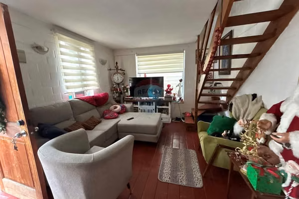 En venta casa 2d+ 1b + estacionamiento