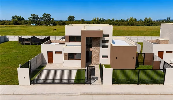Vendemos Excelente Casa en Loteo Sector Oriente, Talca