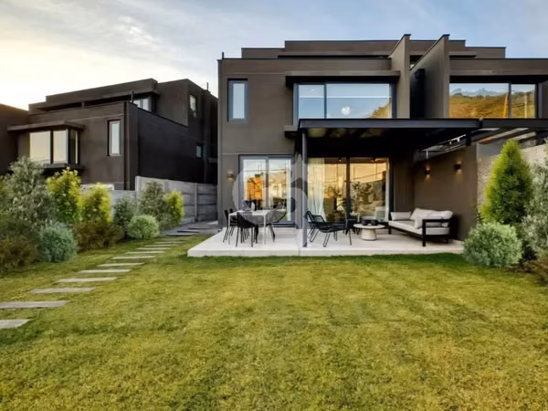 Venta. Casa en Condominio, Los Trapenses, Lo Barnechea.