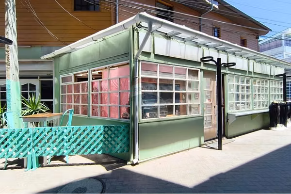 Derecho a llaves cafetería funcionando