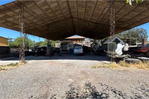Arriendo de terreno con galpón en viluco.